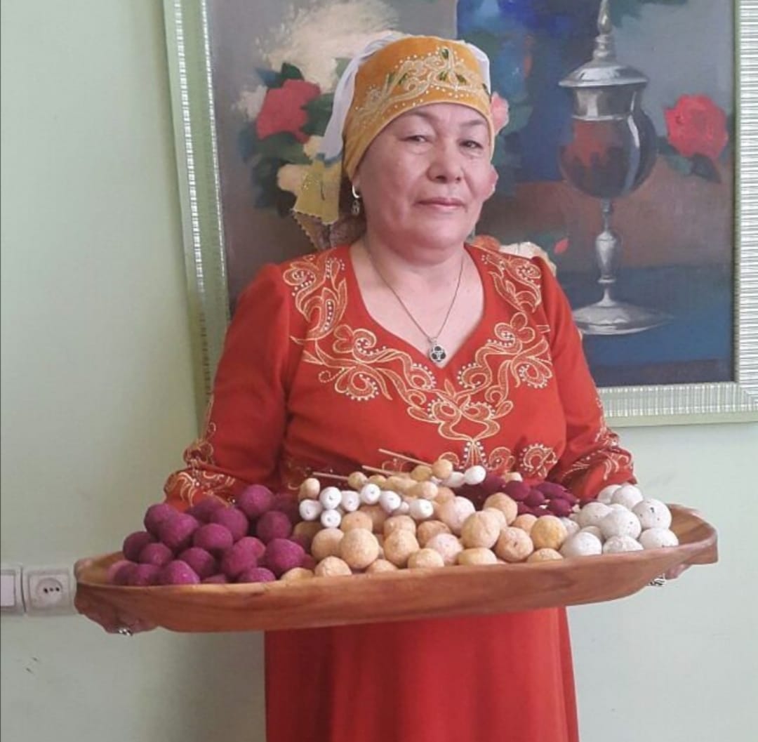 Қыз үстіне камминг